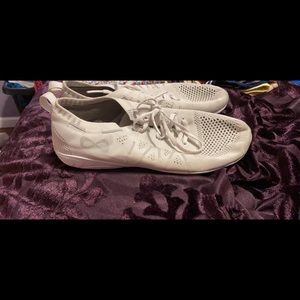 Nfinity Flyte Shoes